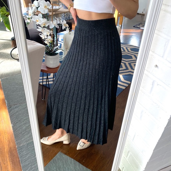 MILANO Black Silver Metallic Pleated A-line Midi Skirt! 🖤 - Picture 4 of 15
